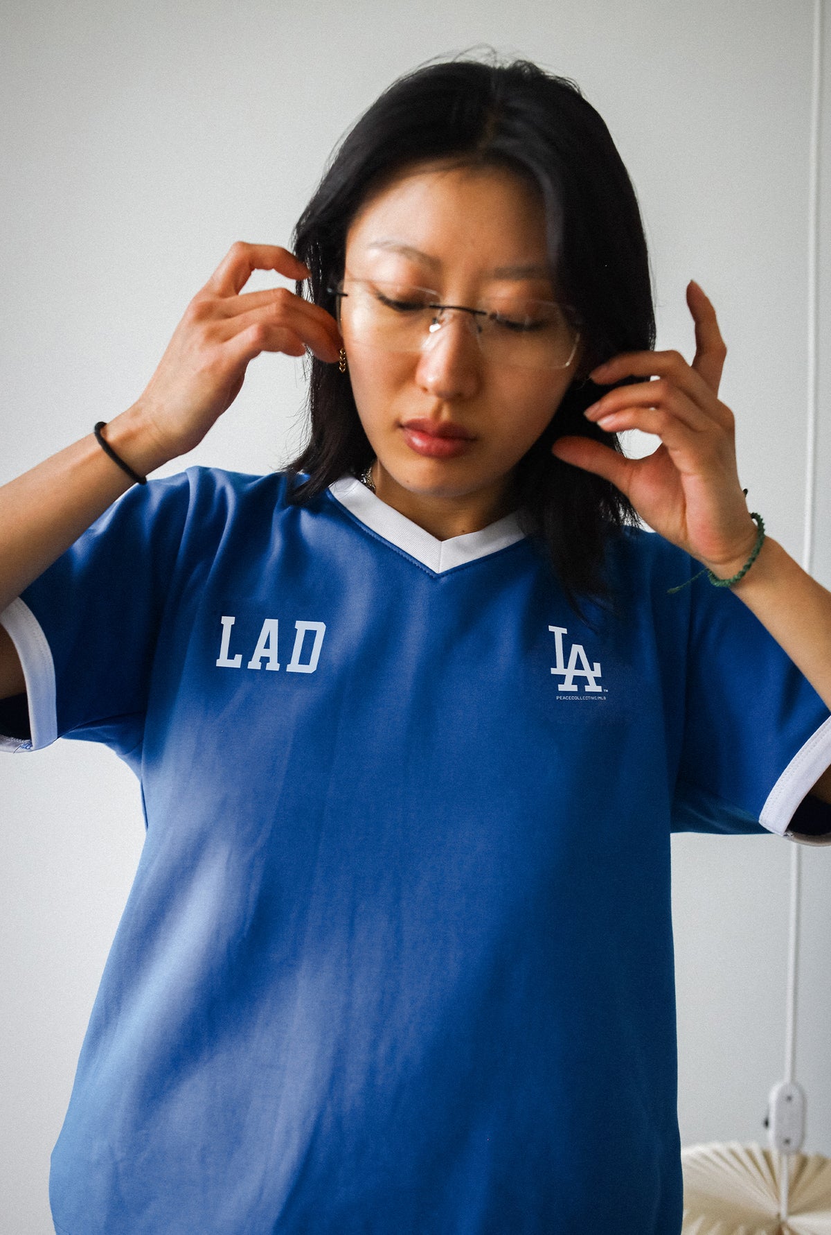 Los Angeles Dodgers Vintage V-Neck Baby Tee - Royal / White