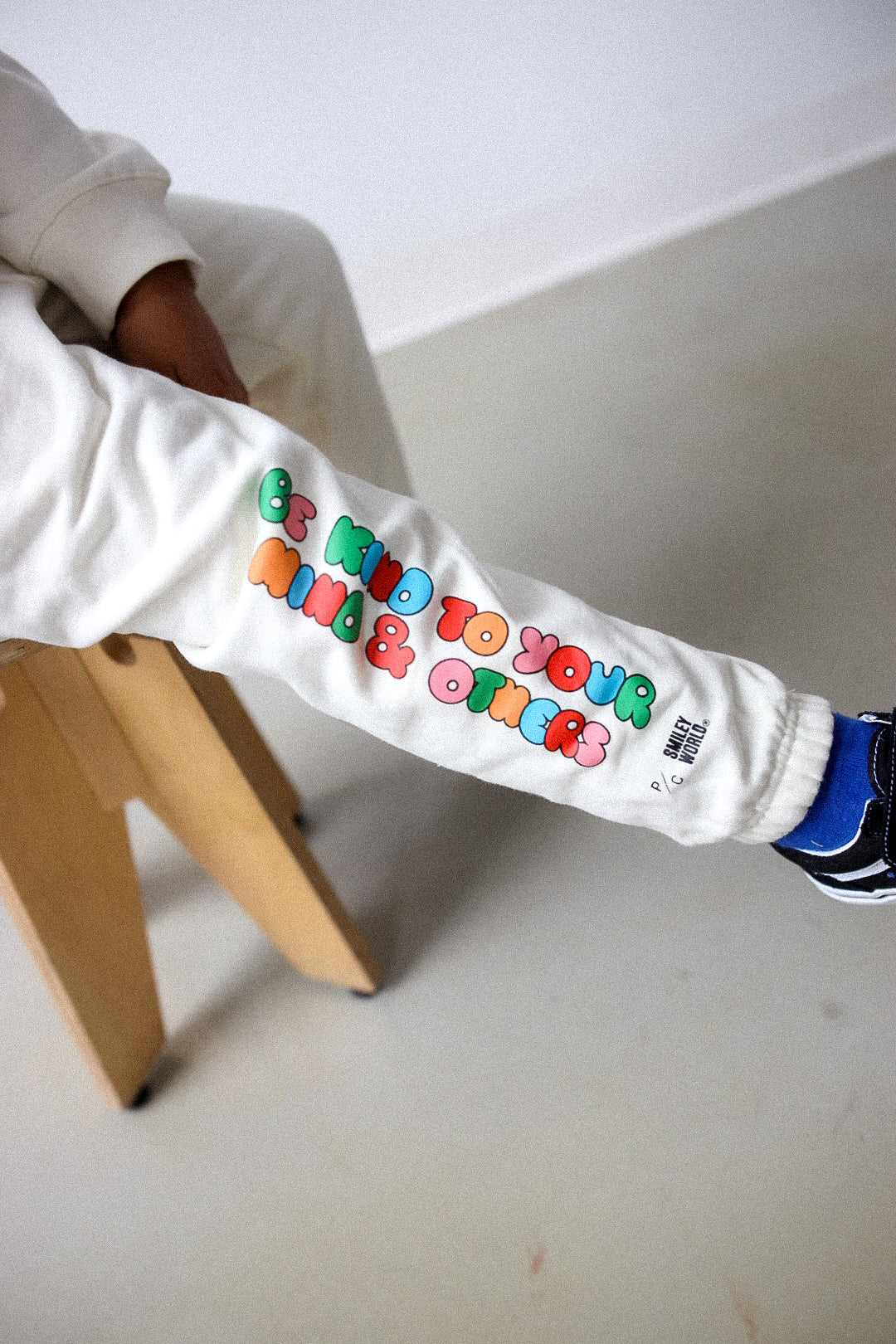 Pantalon de jogging épais pour jeunes P/C x SmileyWorld « Soyez gentil avec votre esprit et les autres » - Ivoire