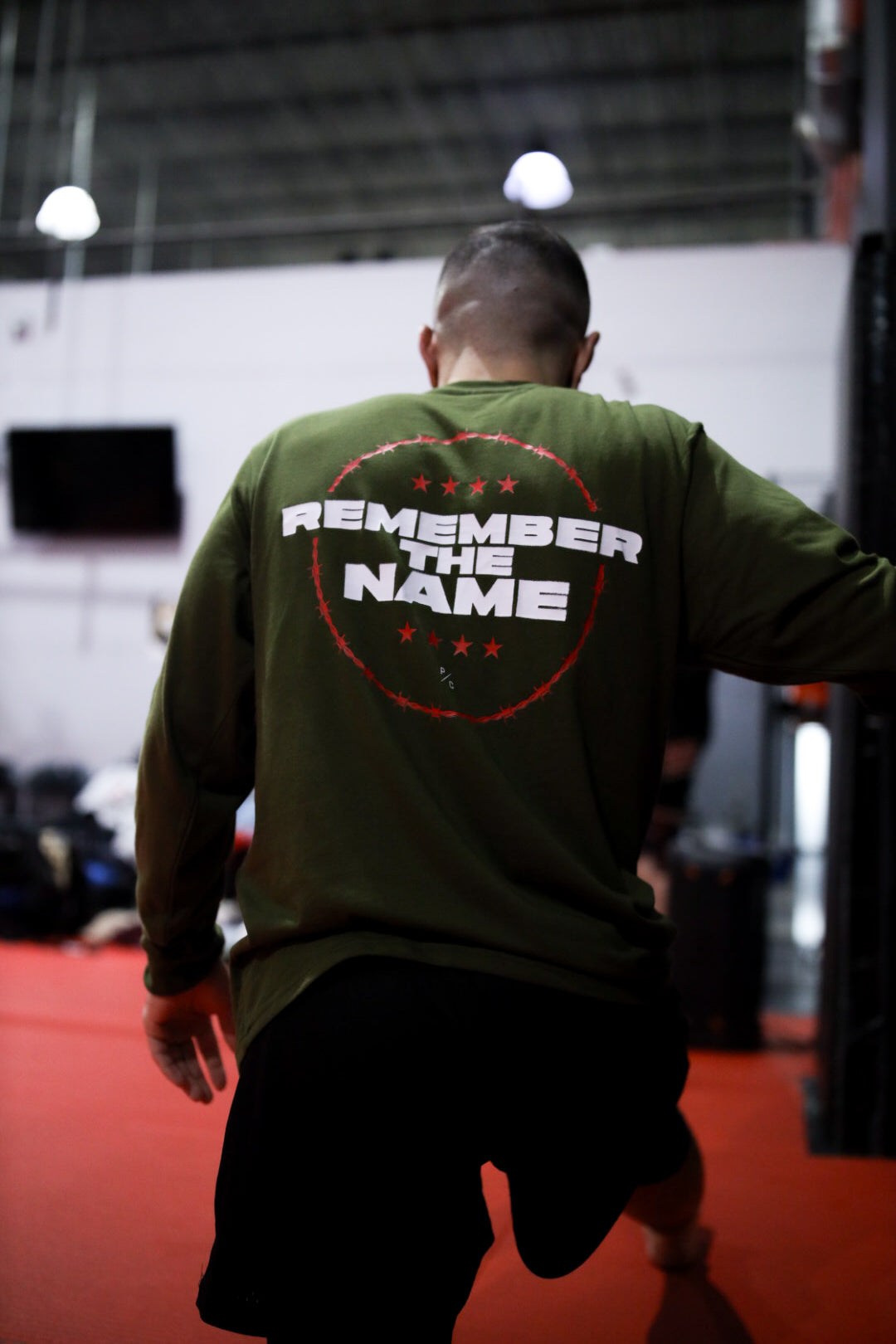 P/C x Belal Muhammad „Remember the Name“ Unity Langarmshirt - Oliv