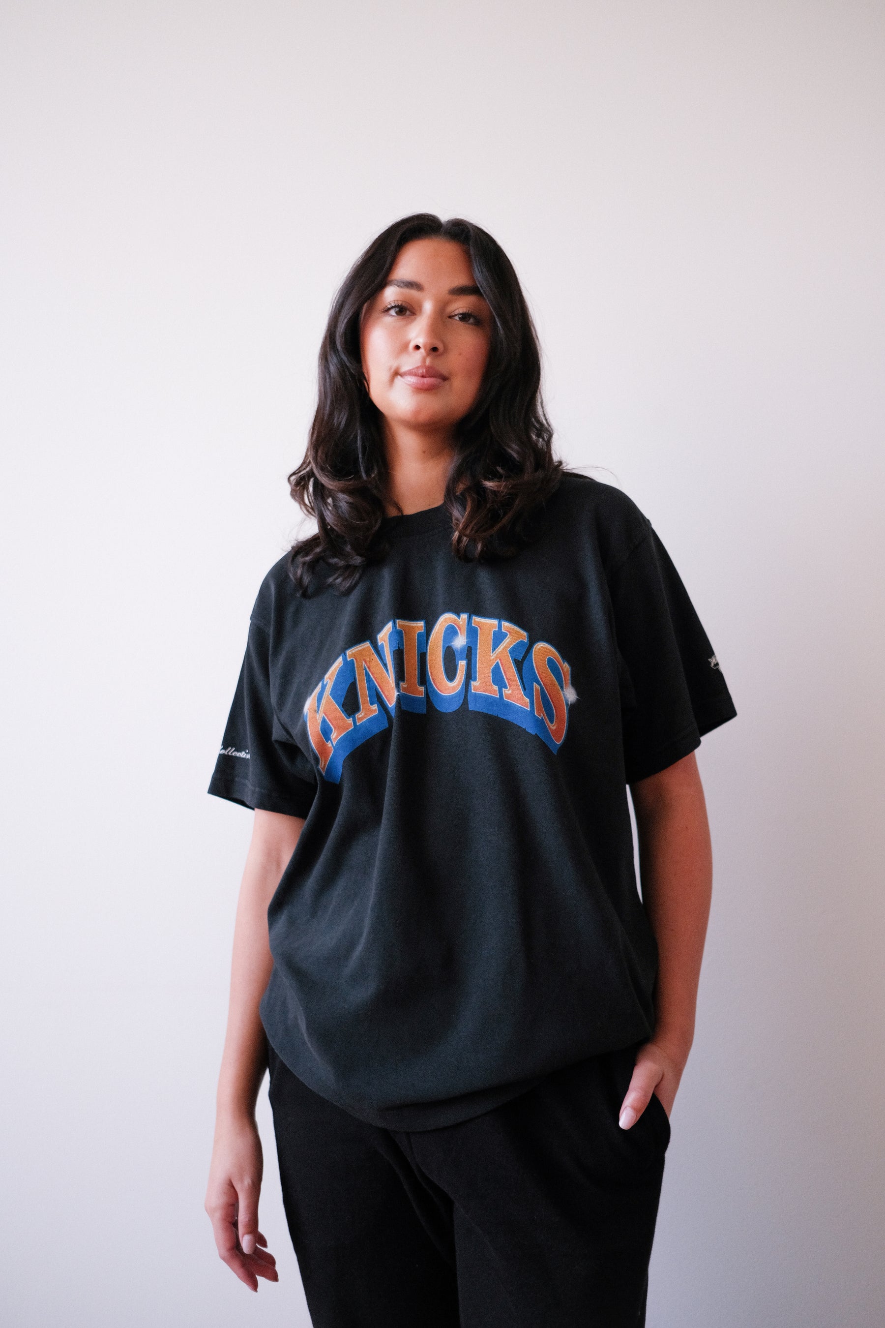 New York Knicks Graffiti Pigment Dye Heavyweight T-Shirt - Black