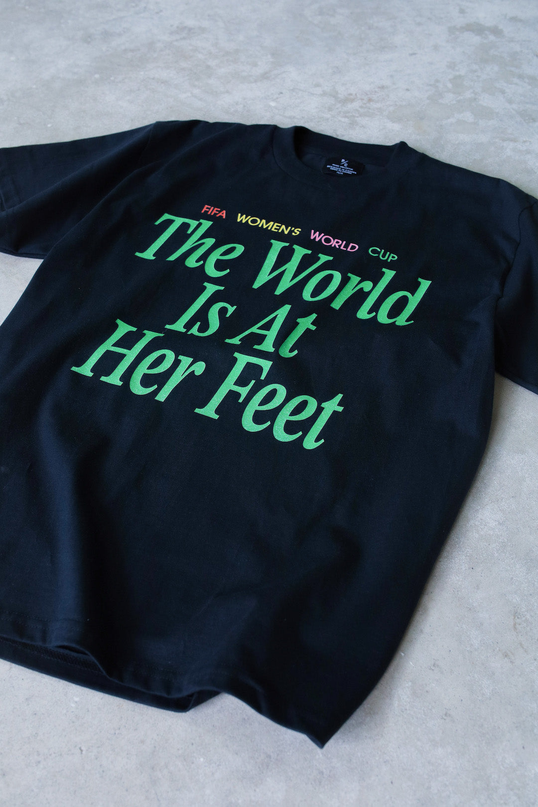 The World is at Her Feet Heavyweight T-Shirt - Washed Black