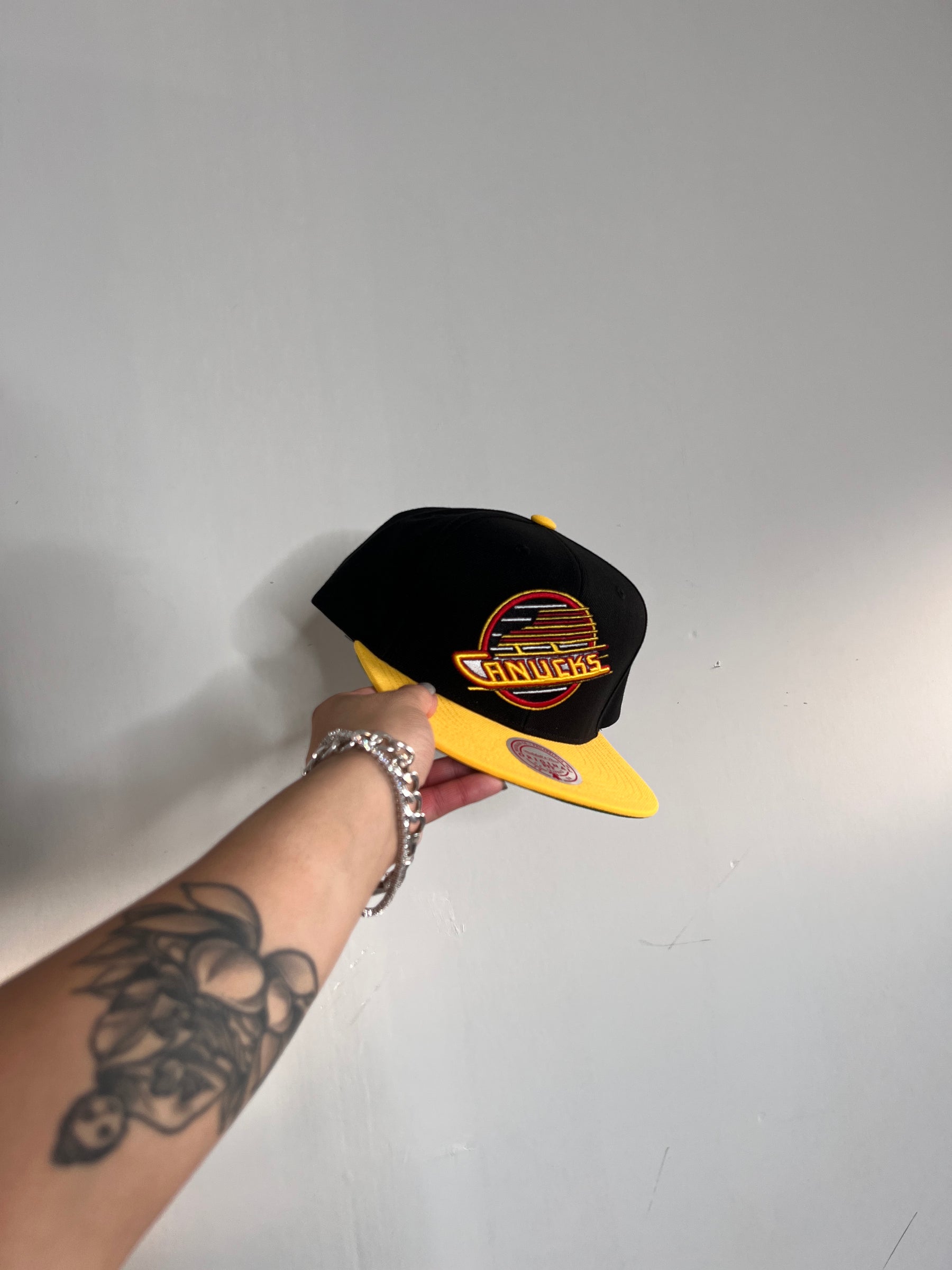 Vancouver Canucks Team 2 Tone 2.0 Snapback - Black/Yellow