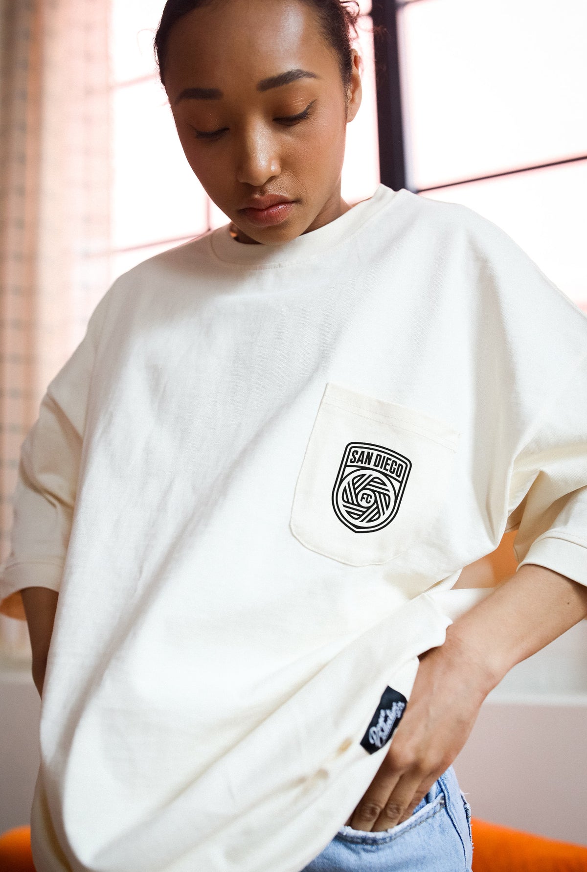 San Diego FC Preppy Heavyweight T-Shirt mit Tasche - Elfenbein