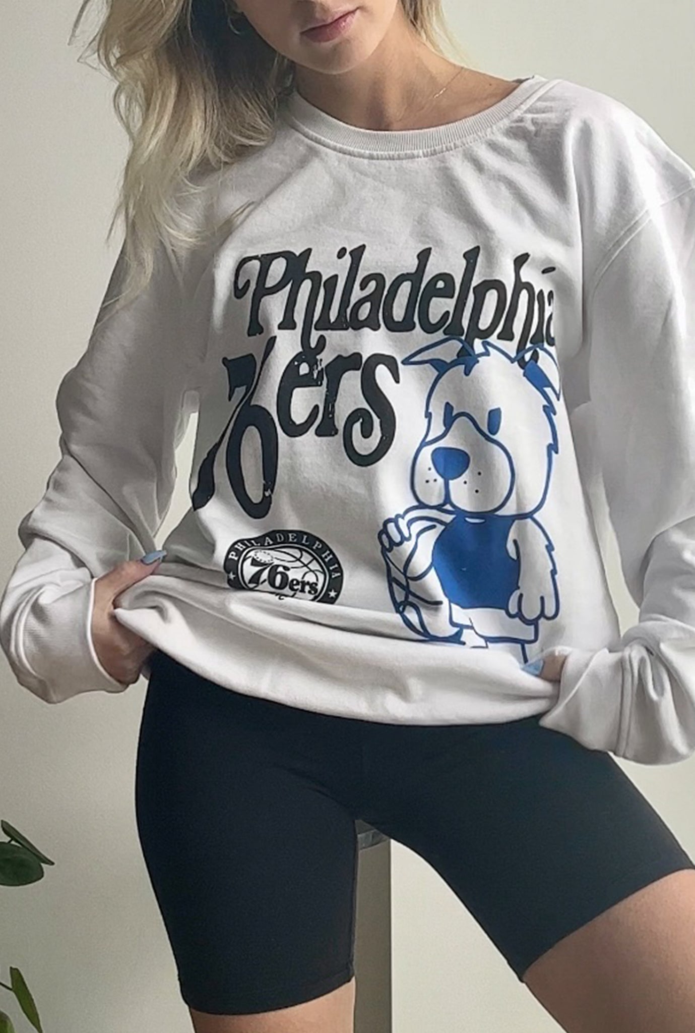 Philadelphia 76ers Mascot Crewneck - White