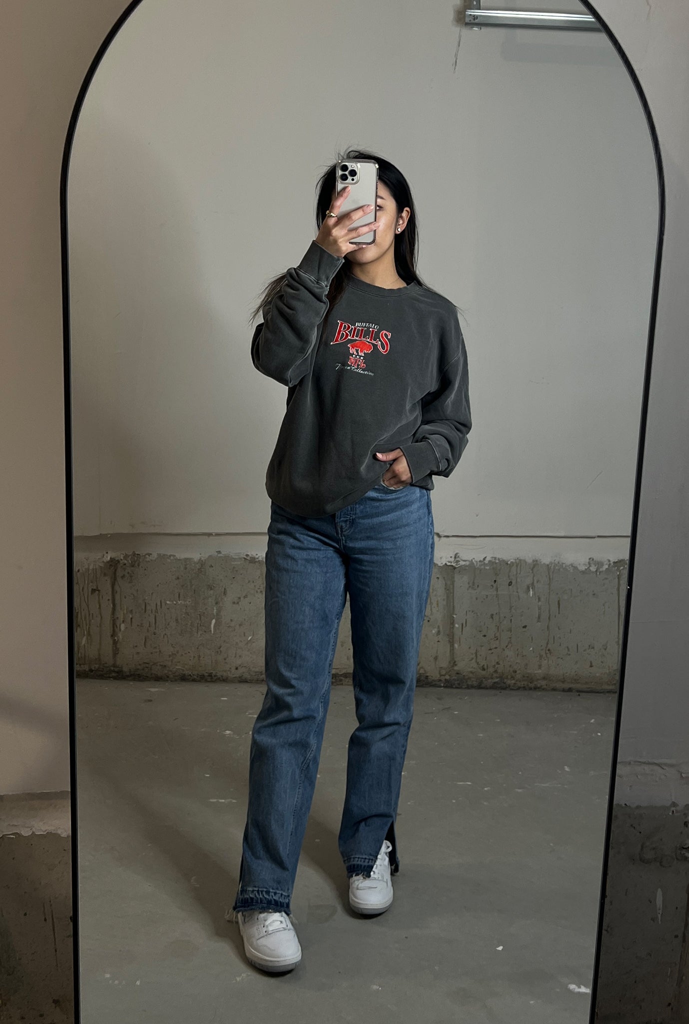 Buffalo Bills Vintage Embroidered Crewneck - Black