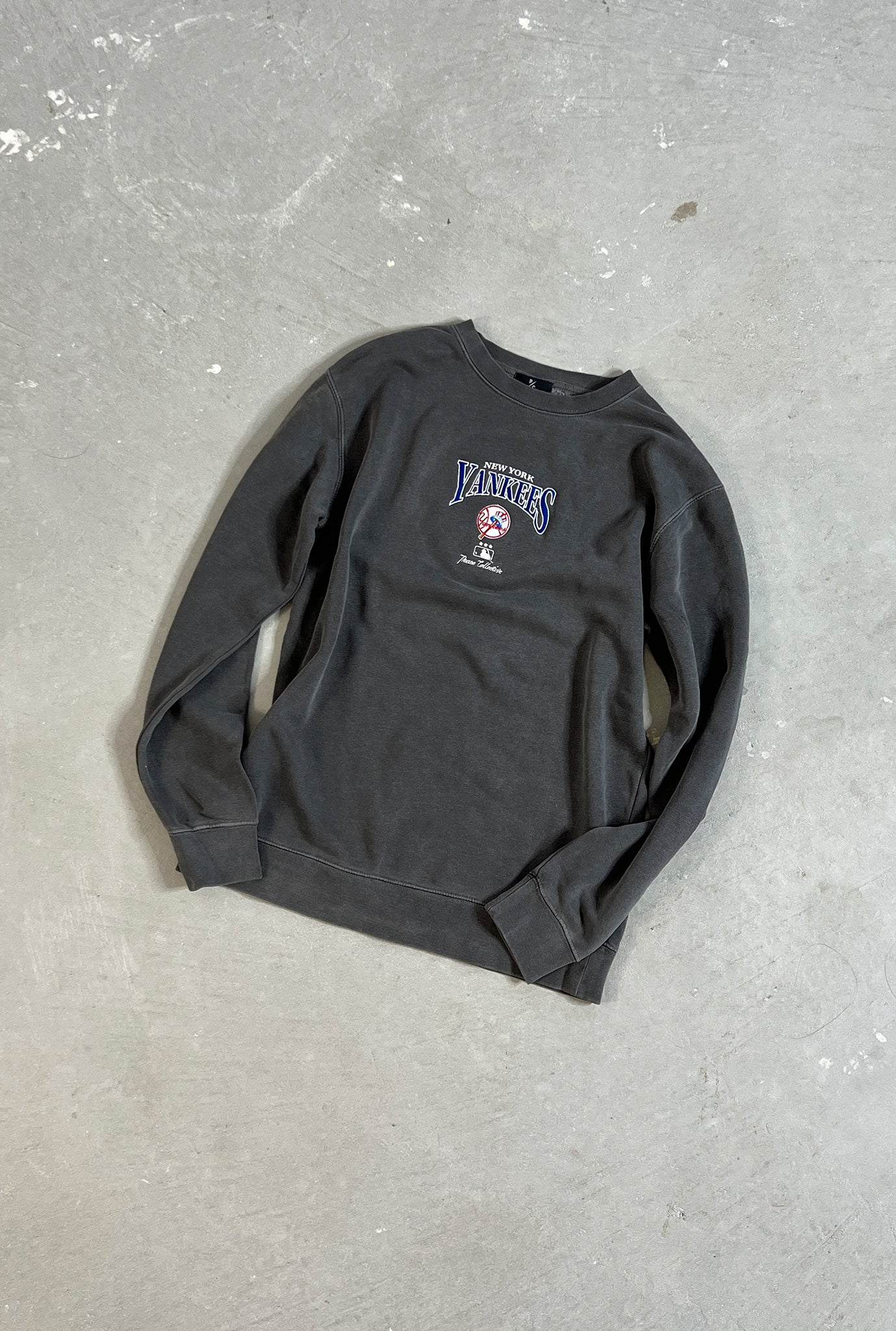 New York Yankees Vintage Embroidered Crewneck - Black