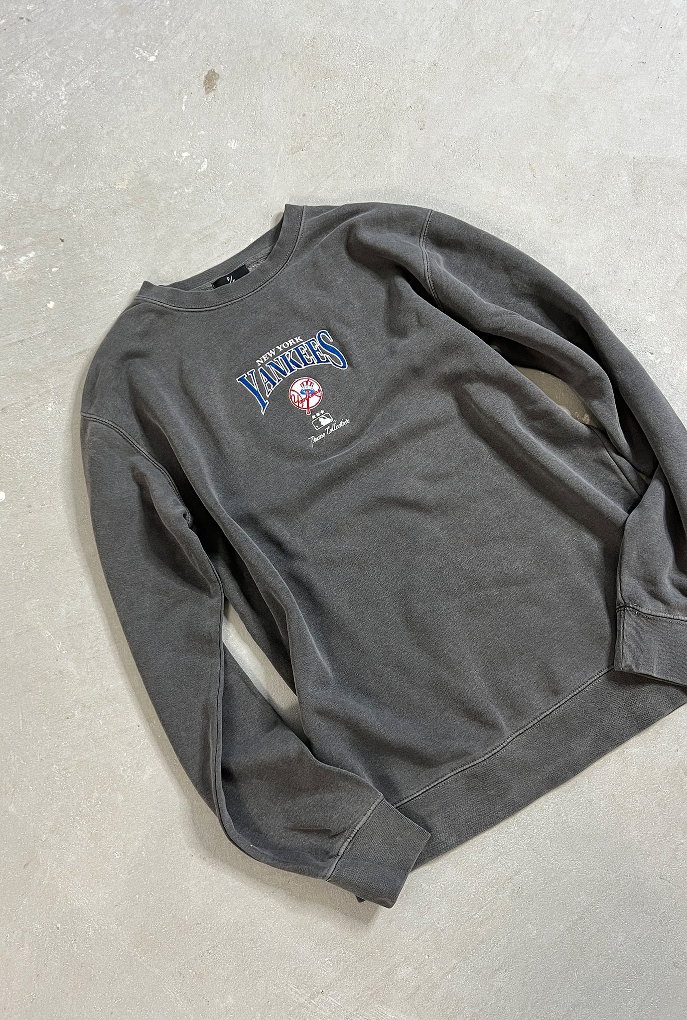 New York Yankees Vintage Embroidered Crewneck - Black