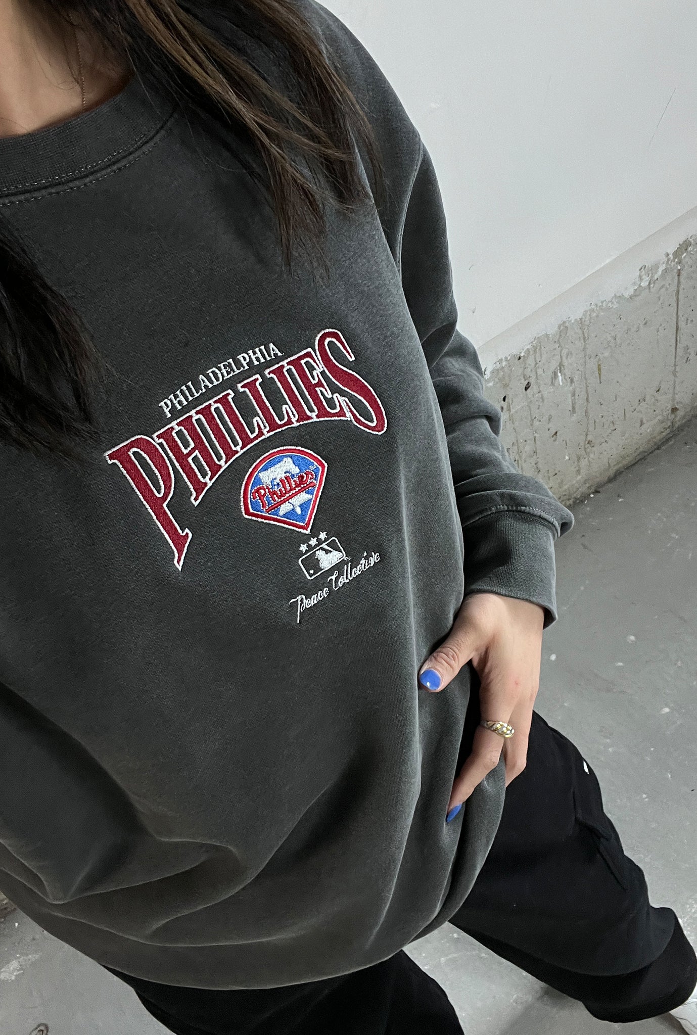 Philadelphia Phillies Vintage Embroidered Crewneck - Black