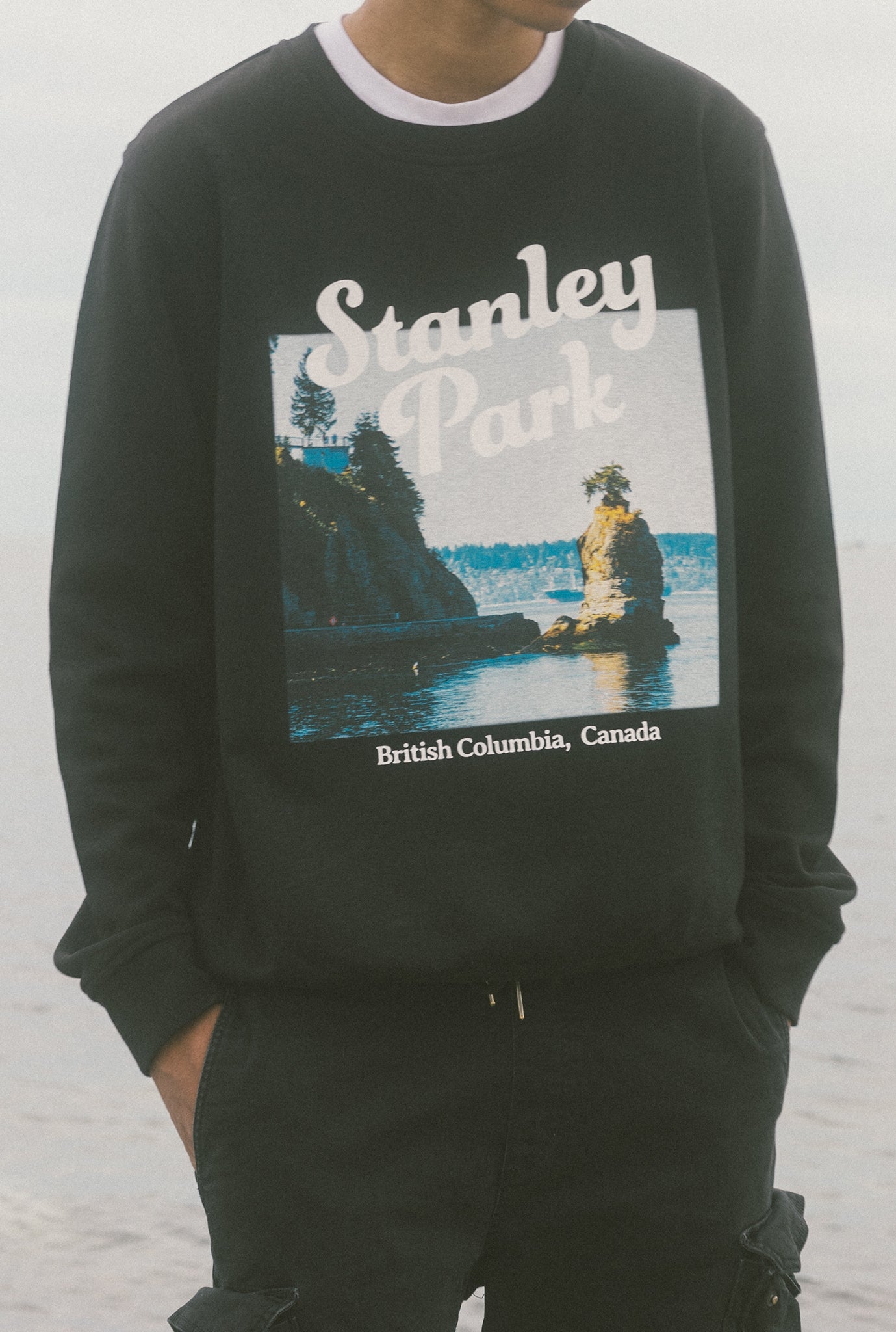 Stanley Park Post Card Crewneck - Black
