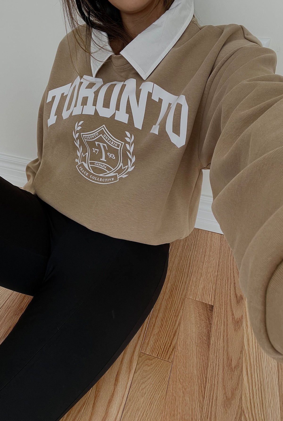 Toronto Vintage Collar Sweater - Beige