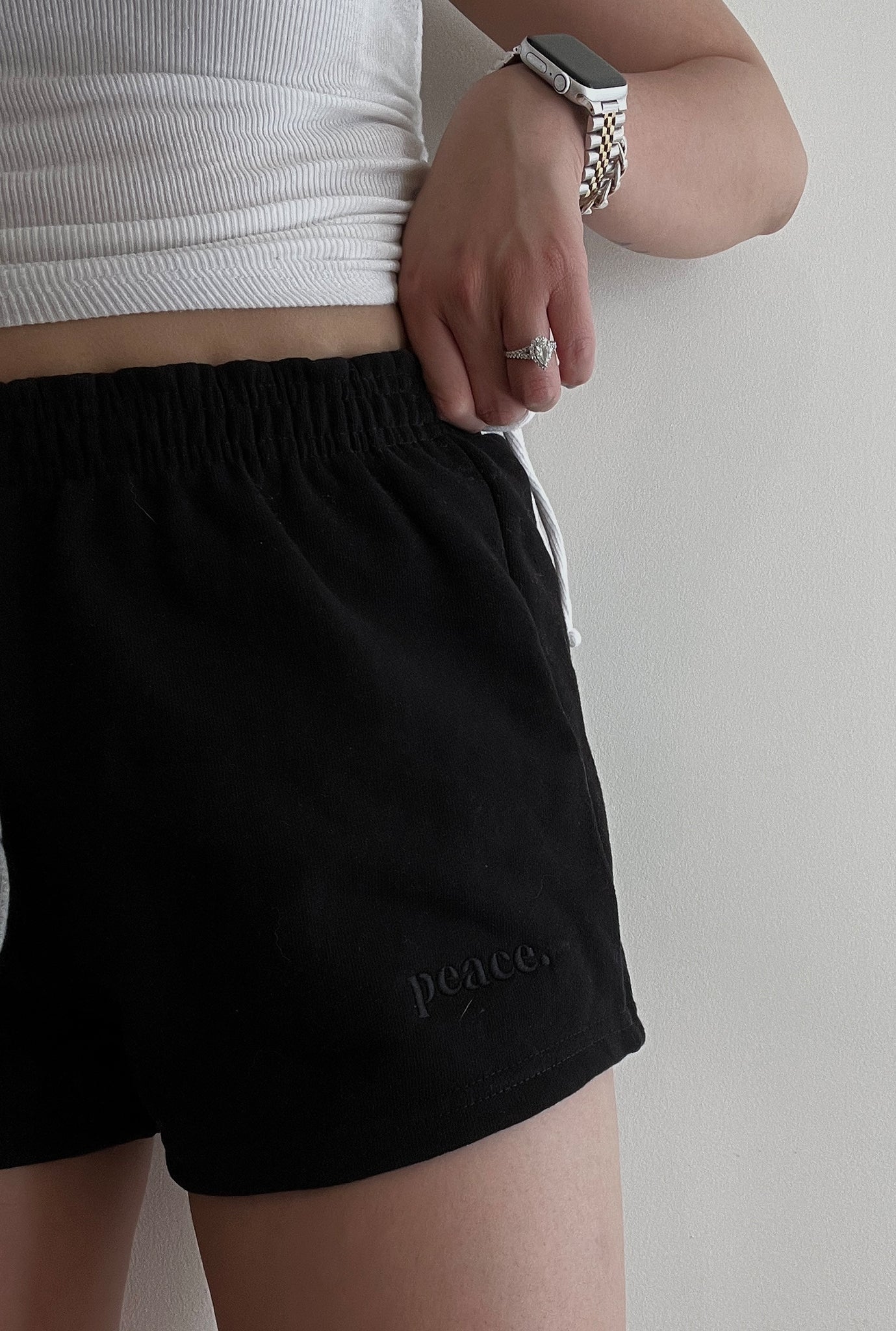 Short en polaire Peace pour femme - Noir