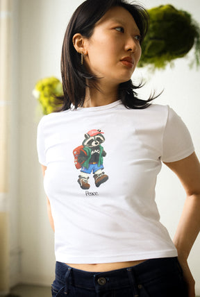 Vacances d'été Trash Teddy : T-shirt bébé ours en peluche de randonnée - Blanc