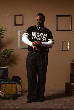 P/C x Jackie Robinson: Schweres V-Ausschnitt-T-Shirt – Schwarz