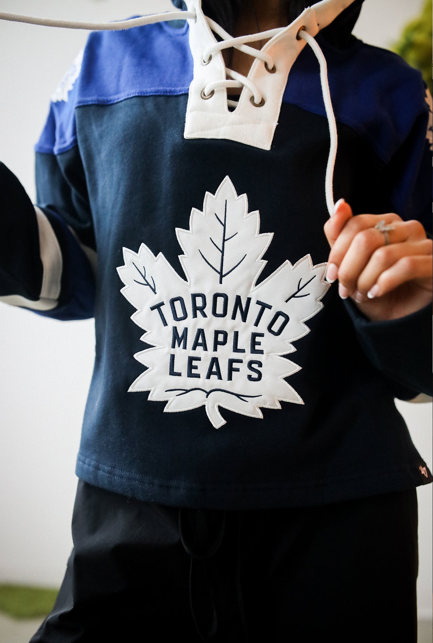 Toronto Maple Leafs Cropped Lacer Hoodie - Blue