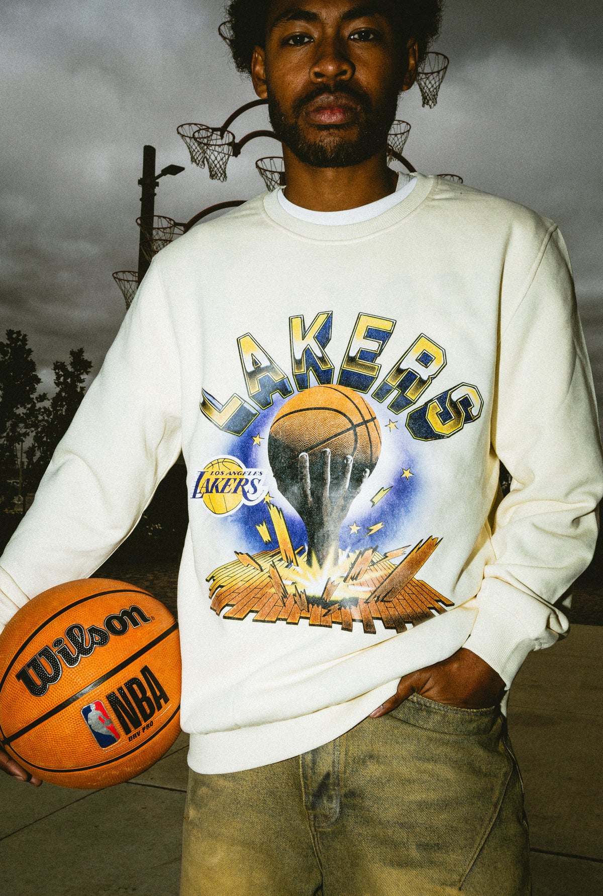 Los Angeles Lakers Vintage Clubhouse: Break through Crewneck - Ivory
