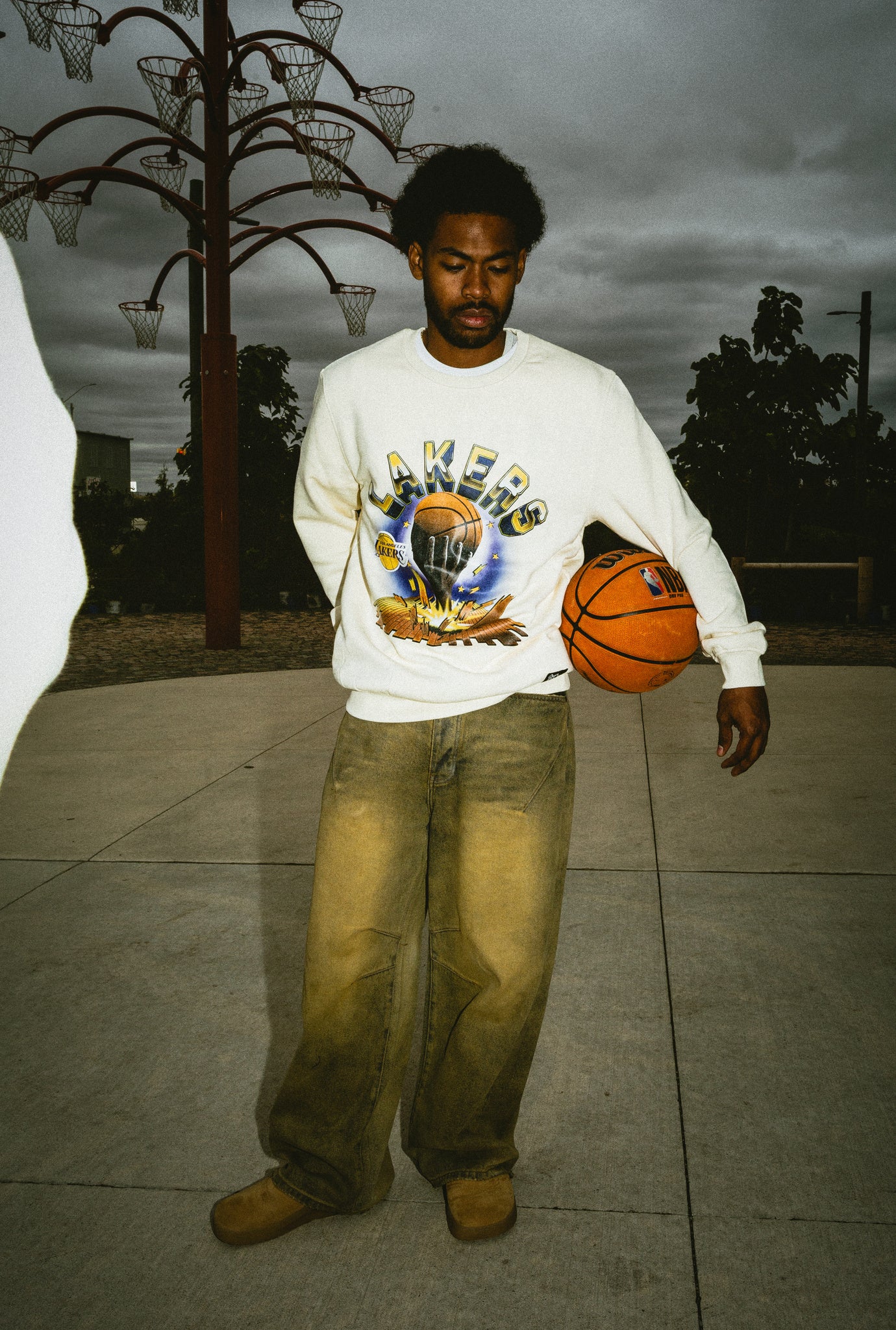 Los Angeles Lakers Vintage Clubhouse: Break through Crewneck - Ivory