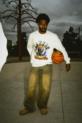 Los Angeles Lakers Vintage Clubhouse: Break through Crewneck - Ivory