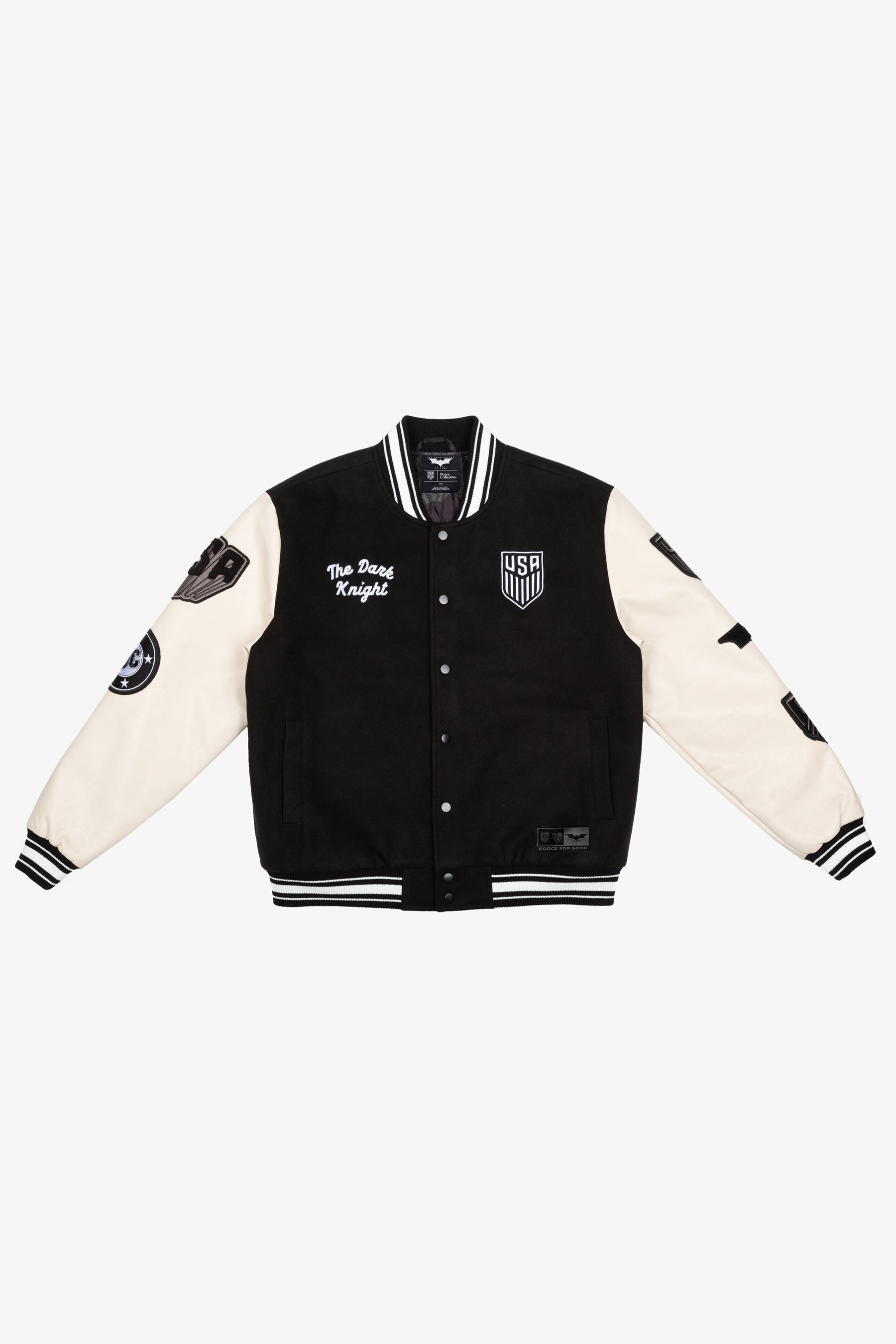 Veste universitaire Batman en nylon, coloris noir, issue de la collaboration entre l'équipe américaine de football et DC Comics.