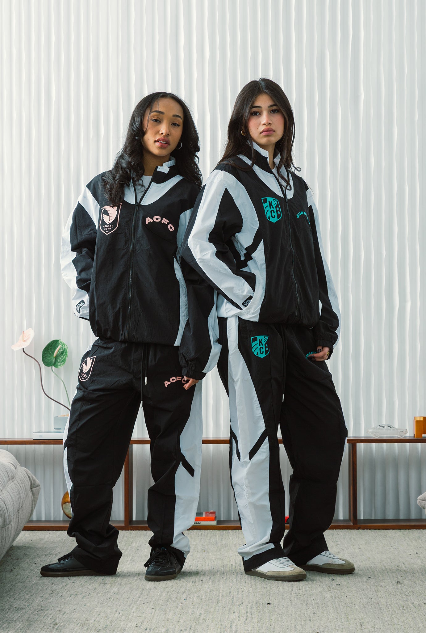 Angel City FC Trainingshose mit Farbblock-Design – Schwarz/Weiß