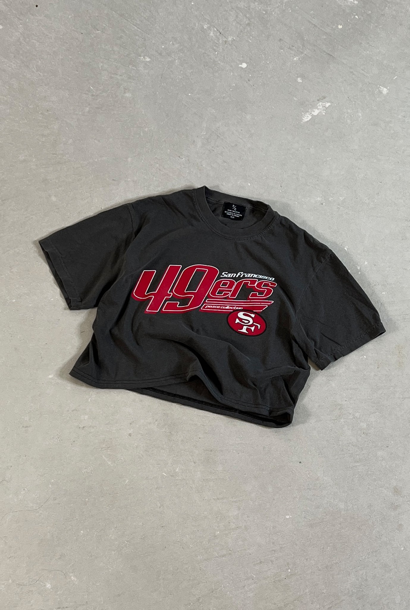 San Francisco 49ers Garment Dyed Cropped T-Shirt - Black