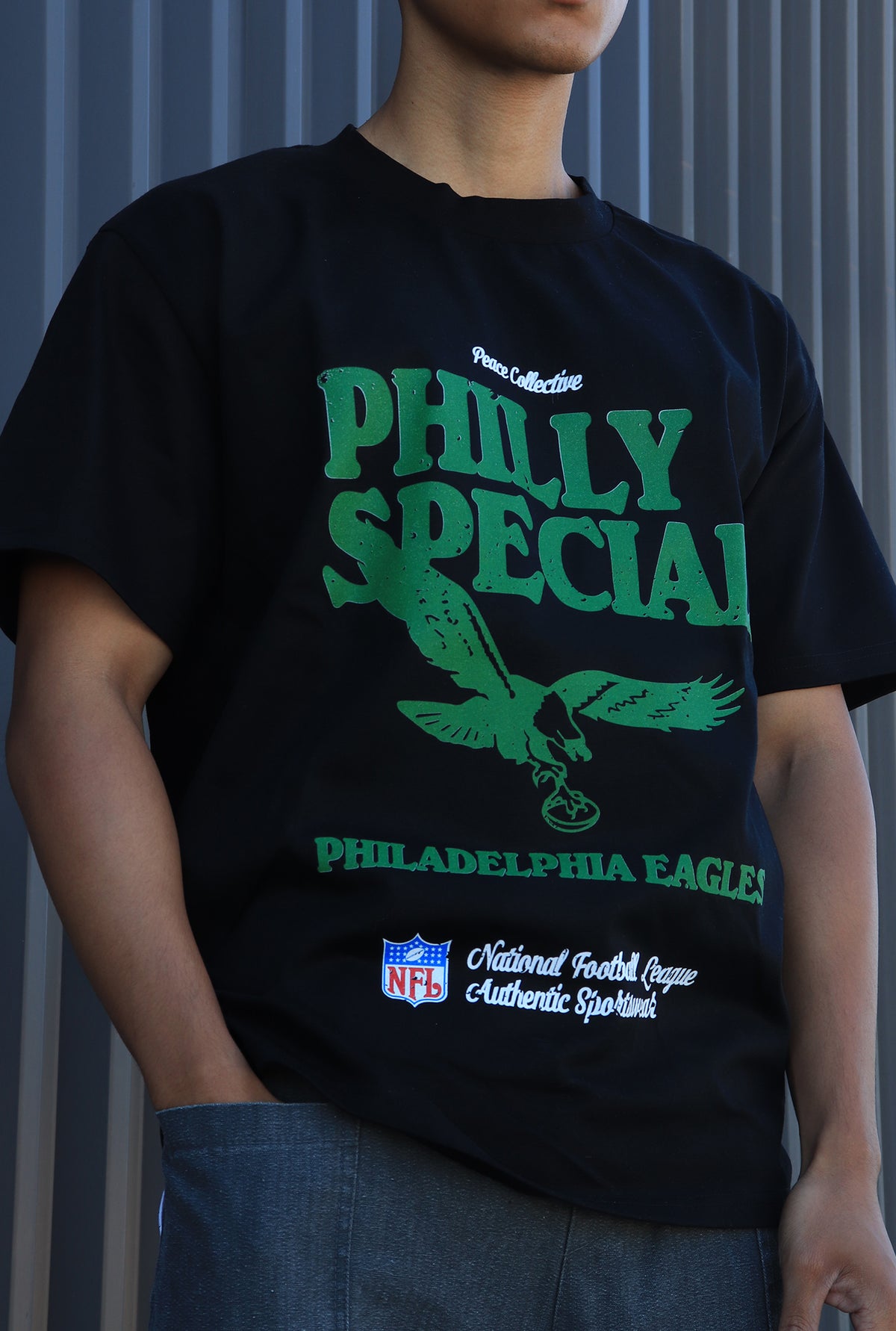 Philadelphia Eagles Vintage Ad Heavyweight T-Shirt - Black
