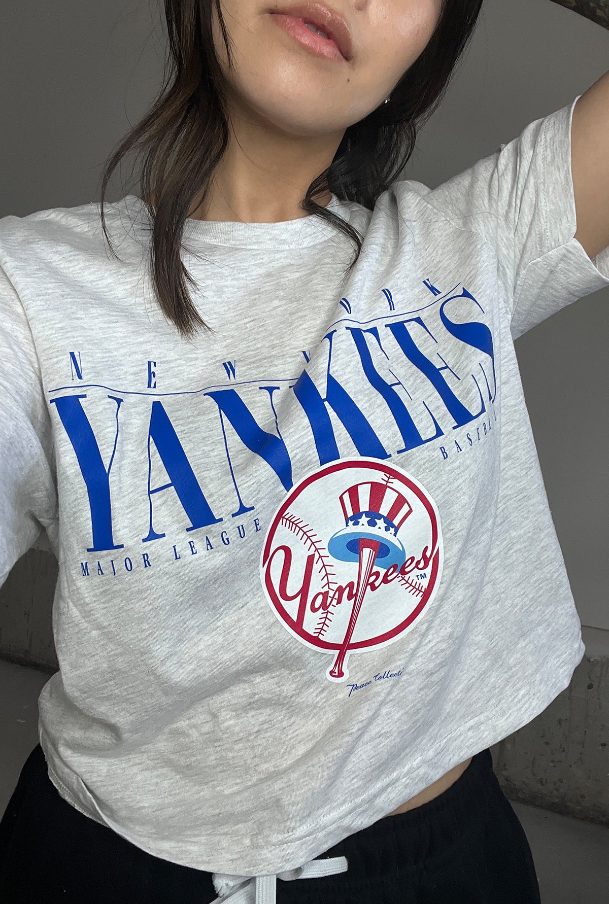 New York Yankees – Kurzes, stückgefärbtes T-Shirt – Aschgrau